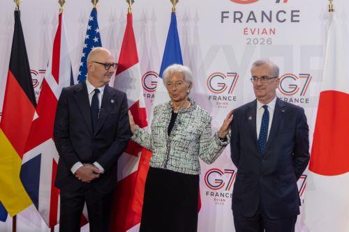 ΥΠΟΙΚ και κεντρικοί τραπεζίτες της G7 σε συνάντηση στο Παρίσι