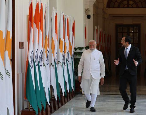 President begins New Delhi visit, pays respects to Mahatma Gandhi