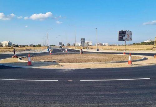 Παραδόθηκε στην κυκλοφορία ο κυκλικός κόμβος Δρομολαξιάς–Μενεού