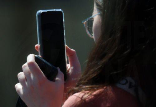 Aπαγόρευση πρόσβασης παιδιών σε πλατφόρμες κοινωνικής δικτύωσης ενέκρινε το γαλλικό κοινοβούλιο