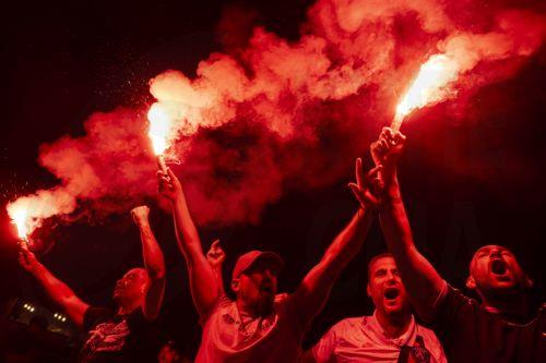 Ένας νεκρός, 219 τραυματίες μετά τα επεισόδια στους πανηγυρισμούς της Παρί Σεν Ζερμέν