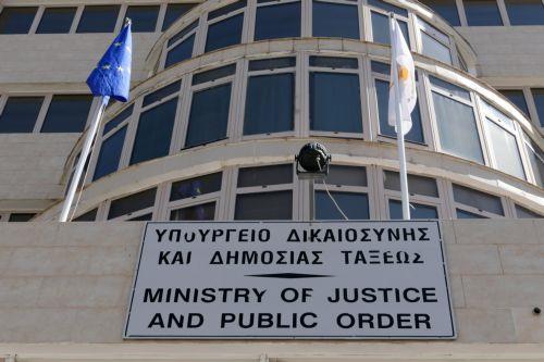 Διάλογος με συντεχνίες πριν από οποιεσδήποτε αλλαγές στις αναρρωτικές, λέει το Υπ. Δικαιοσύνης