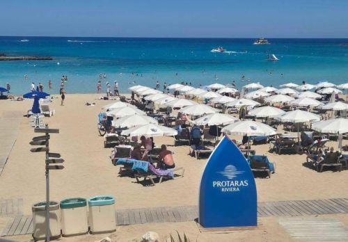 Ανοιχτές δανειστικές βιβλιοθήκες σε σχήμα βάρκας στις παραλίες του Πρωταρά