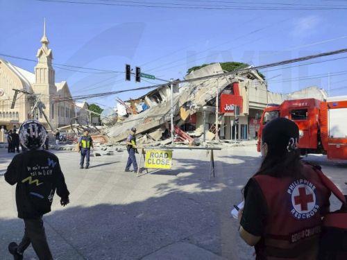 Πληροφορίες για νεκρούς λόγω σεισμού 7,8 βαθμών στις Φιλιππίνες