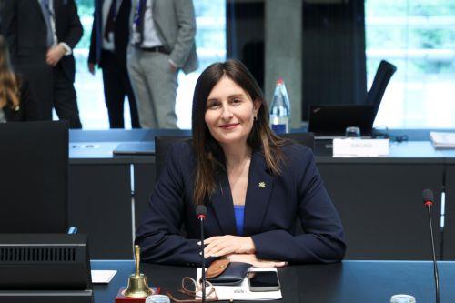 Shipping Deputy Minister in London for working visit
