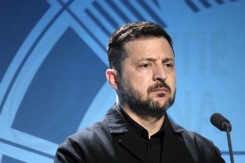 Το 61% των Ουκρανών εμπιστεύονται Ζελέσνκι, το 73% τον πρώην αρχηγό ΕΔ Ζαλούζνι