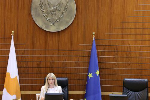 Καταδικάζει περιστατικό στάθμευσης οχήματος σε σημείο που εμπόδιζε τη διέλευση στη Βουλή η Α. Δημητρίου