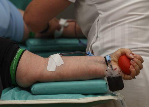 Στο μικροσκόπιο της Επιτροπής Υγείας η πλασμαφαίρεση