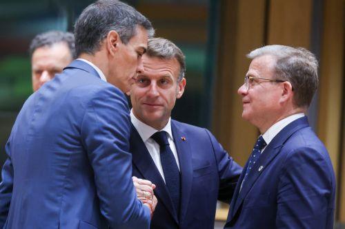 Στρατηγική συζήτηση τον Οκτώβριο για τη μετανάστευση και αντιδράσεις Μακρόν - Σάντσεζ για κόμβους επιστροφών