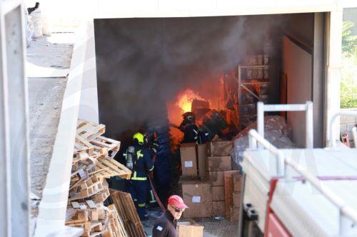 Μεγάλη πυρκαγιά στο Ηράκλειο Κρήτης, απειλεί κατοικίες