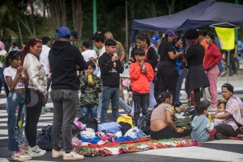 Σχεδόν 7 εκατ. άνθρωποι επηρεάζονται από τους σεισμούς στη Βενεζουέλα, επιχειρούν 1.600 ξένοι διασώστες