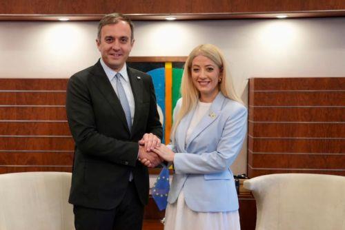 Άρρηκτη η σχέση με Ελλάδα, μαζί αντιμετωπίζουμε προκλήσεις, είπε η ΠτΒ  σε συνάντηση με ΥΦΥΠΕΞ