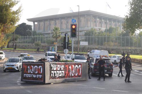 Η ισραηλινή Κυβέρνηση προσπαθεί να περάσει νομοσχέδια πριν τις εκλογές