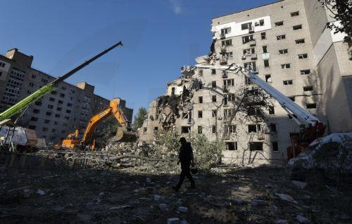Eικοσιένας νεκροί από ρωσική επιδρομή στο Κίεβο