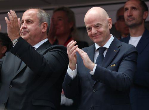 Η FIFA απέσυρε το σχέδιο πώλησης του Μουντιάλ, ανακοίνωσε ο Ινφαντίνο