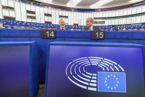 Ψήφισμα για νέα στρατηγική στον γραμματισμό στα Μέσα και την ψηφιακή μάθηση ενέκρινε το ΕΚ