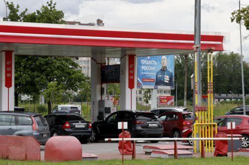 Η παραγωγή βενζίνης στη Ρωσία καλύπτει μόλις το 70% της ζήτησης, σύμφωνα με πηγές του Reuters