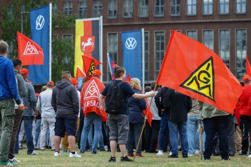 Περαιτέρω μείωση πωλήσεων Volkswagen, εξετάζει περικοπή 100.000 θέσεων εργασίας
