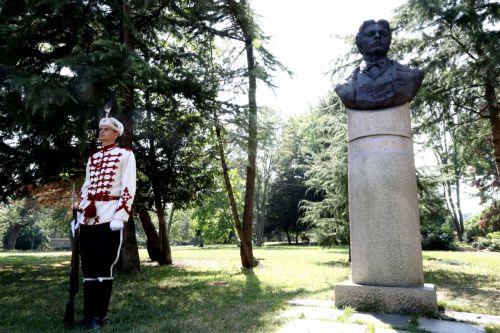 Στρατιωτικές τιμές για την 189η επέτειο από τη γέννηση του Βασίλ Λέφσκι στη Σόφια