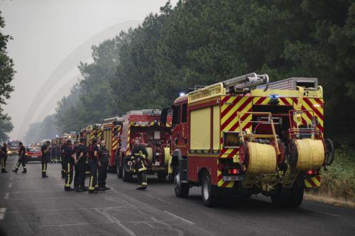 Πάνω από 325.000 εκτοπισμένοι σε Γαλλία και Ισπανία, 15 χλμ. από Μπορντό οι φλόγες
