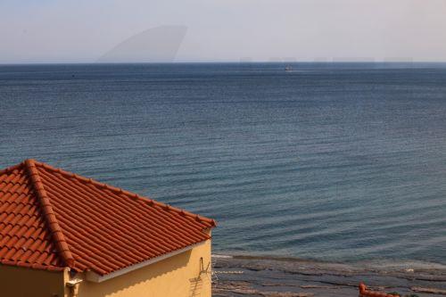 Μάχη από επίγειες και εναέριες δυνάμεις για οριοθέτηση δασικής πυρκαγιάς στη Μυτιλήνη