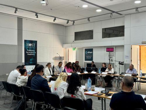 Σχεδόν τριπλάσιος ο κίνδυνος καταναγκαστικής εργασίας για μετανάστες, αναφέρθηκε σε πάνελ στη Λευκωσία