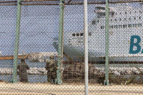 Ισπανία: Η κυβέρνηση στέλνει στρατό στη Θέουτα μετά τη μαζική είσοδο μεταναστών από το Μαρόκο