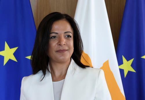 Σύντομα δημόσια διαβούλευση για απαγόρευση χρήσης διαδικτύου σε εφήβους, λέει η Πογιατζή