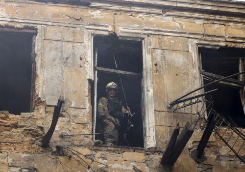 Η Ρωσία στοχοθέτησε ουκρανικά λιμάνια στη Μαύρη Θάλασσα, 4 άτομα έχασαν τη ζωή τους