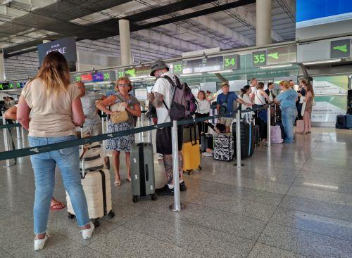 Aναστολή ραντεβού για βίζα μετανάστευσης ανακοίνωσαν οι ΗΠΑ