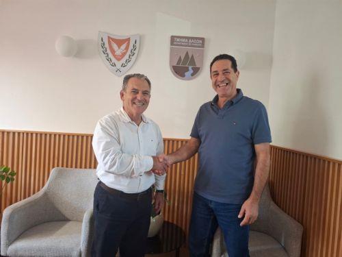 Δασικές πυρκαγιές και Ακάμα συζήτησαν Επίτροπος Περιβάλλοντος και Τμήμα Δασών