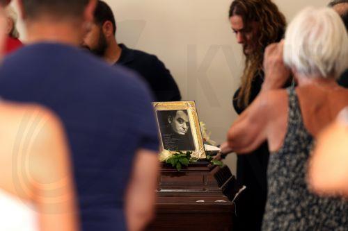 Τελέστηκε η κηδεία του ηθοποιού Νίκου Καλογερόπουλου