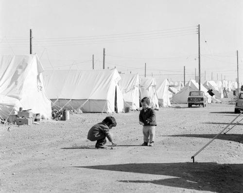 Ο εκτοπισμός μετά την τουρκική εισβολή και η Συμφωνία Τρίτης Βιέννης που σφράγισε τη διζωνικότητα [ΒΙΝΤΕΟ]