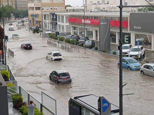 Εντονες βροχοπτώσεις στη Λευκωσία, αρκετές κλήσεις στην Πυροσβεστική [ΒΙΝΤΕΟ]