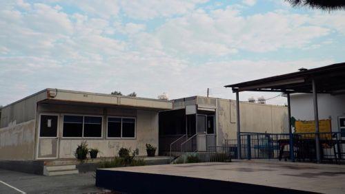 Δεν δημιουργείται πρόβλημα με μετακίνηση λυόμενης αίθουσας στην Τρεμιθούσα, λέει λειτουργός στο ΚΥΠΕ