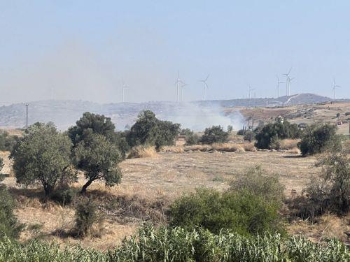 Υπό έλεγχο η πυρκαγιά στην Αγία Άννα, πέντε πτητικά μέσα στη μάχη με τις φλόγες