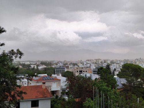 Ζημιές στο δίκτυο λόγω κεραυνών σε διάφορες περιοχές λέει η ΑΗΚ στο ΚΥΠΕ