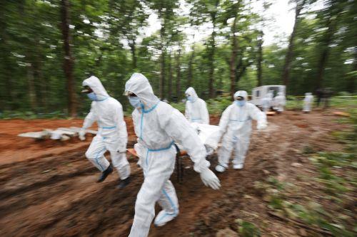 Άνω των 1.000 οι νεκροί σε Νεπάλ και Θιβέτ, πέραν των 4.400 οι αγνοούμενοι