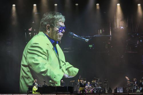 Οι Elton John και Charli XCX θα εμφανιστούν στο Apple Music Hall, στο Λονδίνο