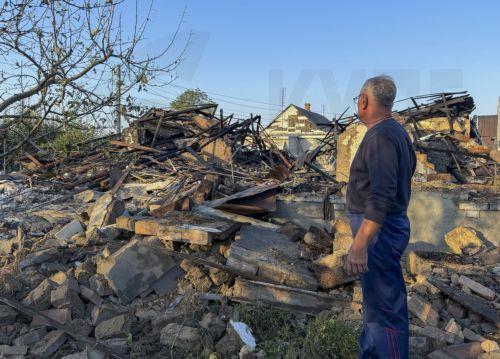 Τρεις νεκροί, δεκάδες τραυματίες από ρωσικούς βομβαρδισμούς, είπε ο Ζελένσκι