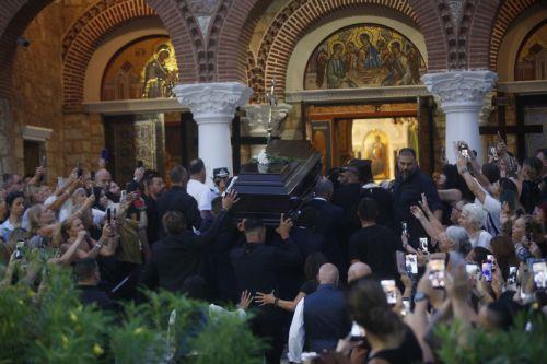 Στη μία το μεσημέρι η εξόδιος ακολουθία για τον Γ. Μαζωνάκη