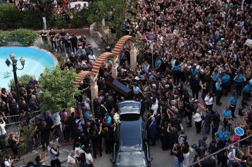 Σε κλίμα βαθιάς οδύνης τελέστηκε η κηδεία του Γιώργου Μαζωνάκη