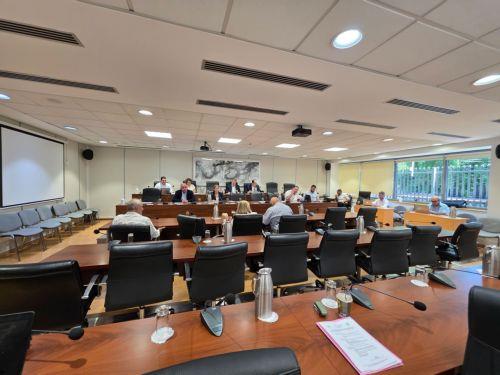 Στοιχεία για πέραν των 5.000 ασυνόδευτων παιδιών του 1974 παρουσίασε στη Βουλή ο Σύνδεσμος
