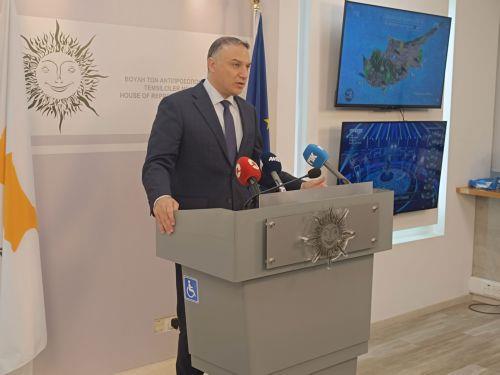 Περιορίζονται οι νέες υποδομές κατά 700τ.μ. στον Ακάμα, είπε ο Σενέκης στη Βουλή