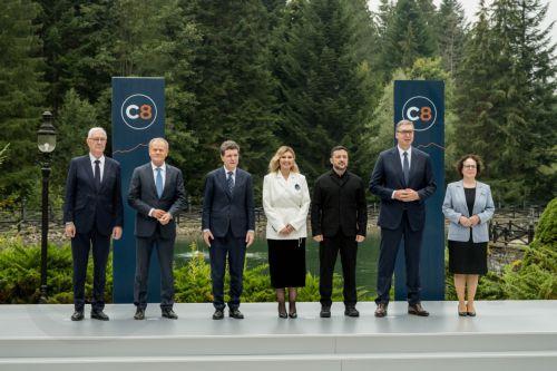 Ο Ζελένσκι εγκαινίασε τη νέα περιφερειακή ομάδα «Οχτώ των Καρπαθίων»