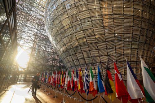 ΕΕ: Ανανέωση κυρώσεων για περίπου 3000 πρόσωπα και οντότητες, εκτός οι Φρίντμαν και Ουσμάνοφ