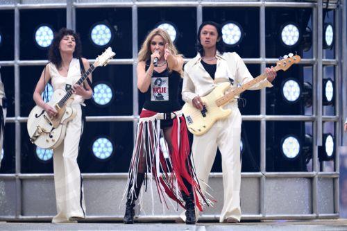 Η Κάιλι Μινόγκ γίνεται «Μάγισσα-Γάτα» στο «Bad Fairies» της Σίνθια Ερίβο