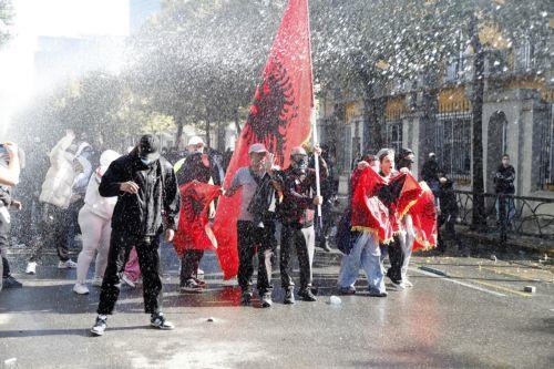 Τεταμένη η κατάσταση στα Τίρανα, επιμένει στον διάλογο ο Ράμα