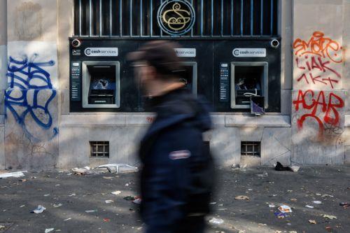 Υποτιμήθηκε το μέγεθος της κινητοποίησης λένε οι αρχές για το χάος στη Γαλλία
