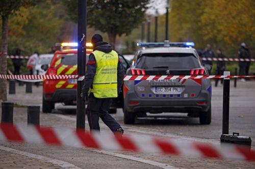 Παρατάθηκε η κράτηση του υπόπτου για την επίθεση σε προάστιο του Παρισιού